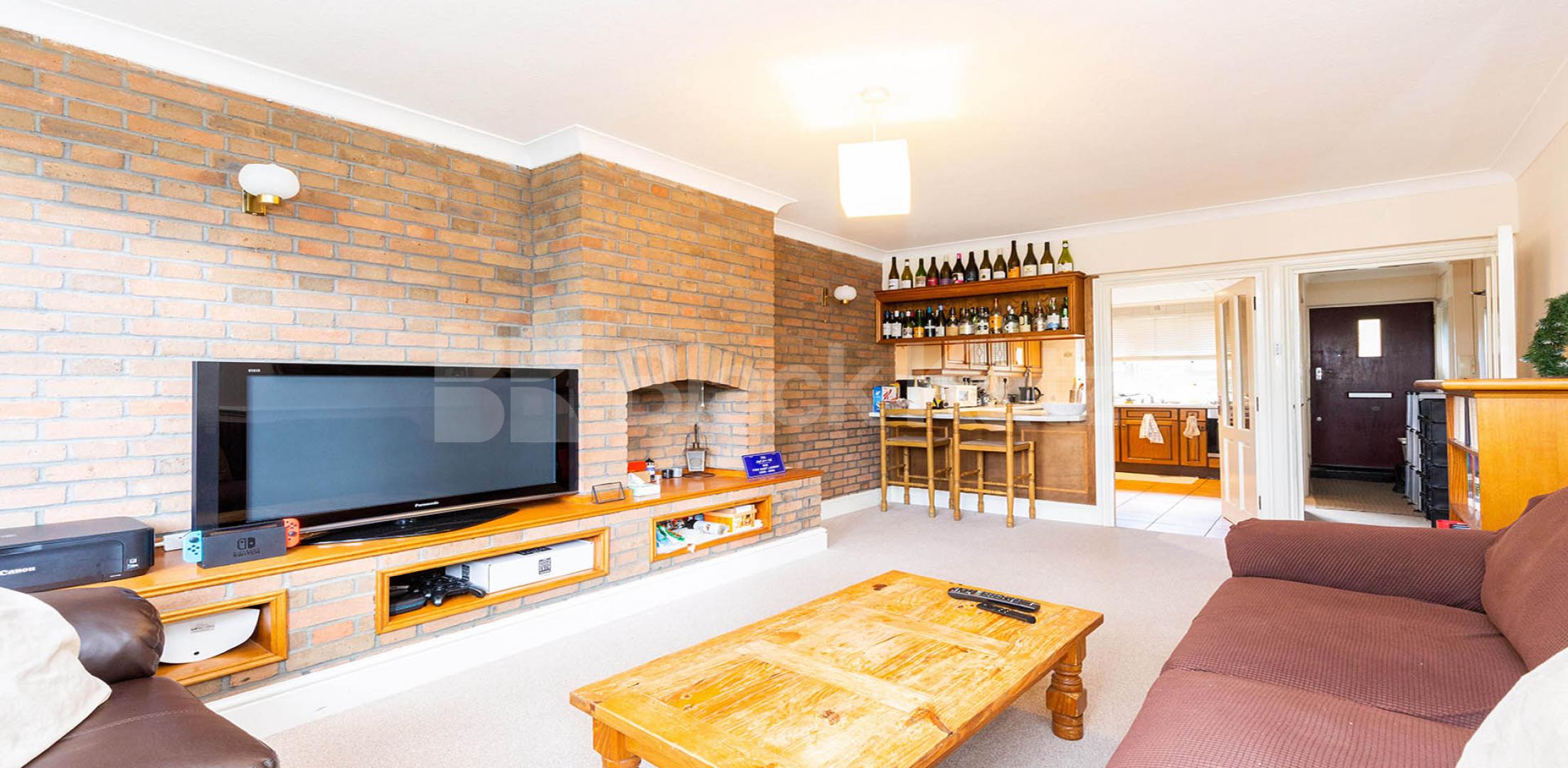 			PERFECT FOR 3 SHARERS!, 3 Bedroom, 1 bath, 1 reception Flat			 King Square, CLERKENWELL